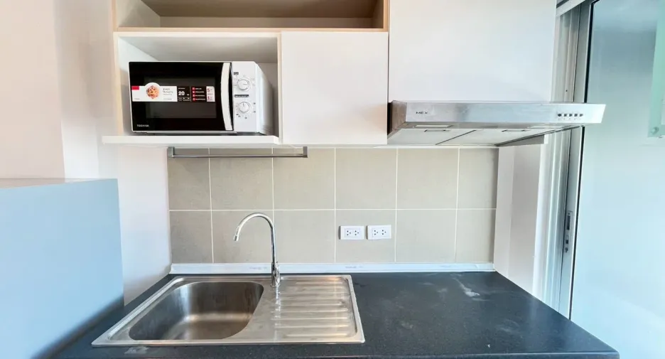 For sale 1 bed condo in Mueang Samut Prakan, Samut Prakan
