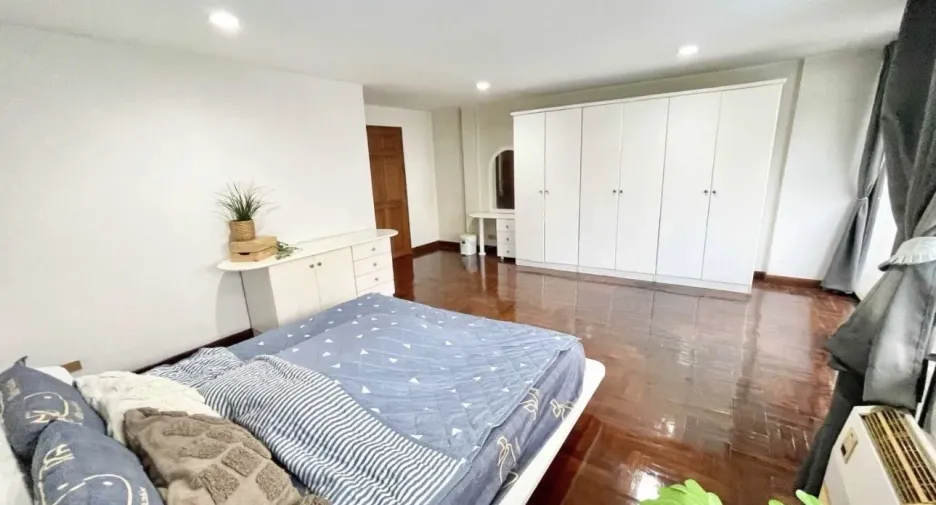 For sale 5 ベッドルーム house in Wang Thonglang, Bangkok
