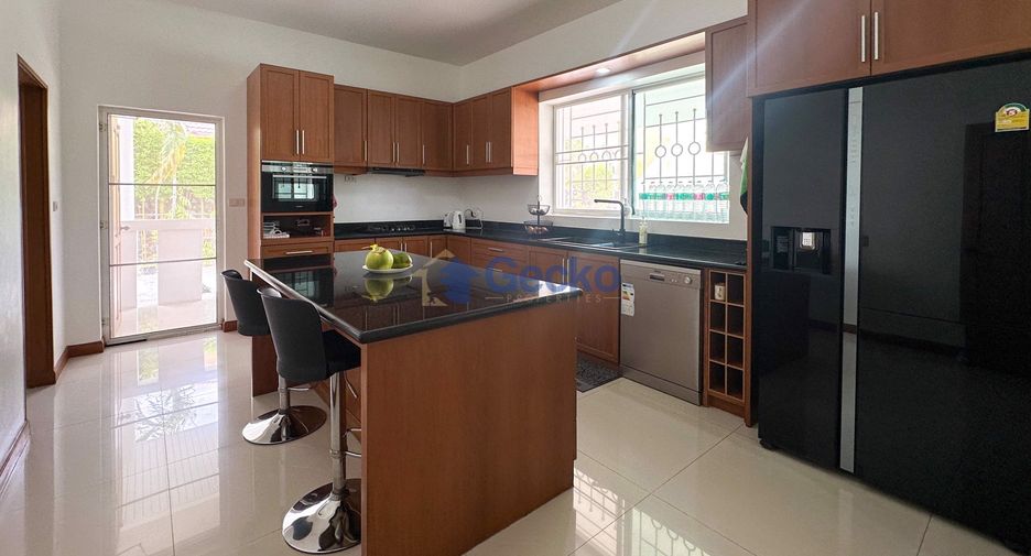 Haus zur Miete und zum Kauf mit 5 Zimmer in Bang Lamung, Chonburi