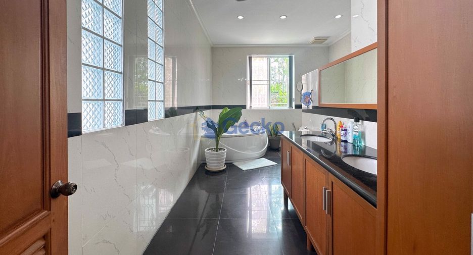 Haus zur Miete und zum Kauf mit 5 Zimmer in Bang Lamung, Chonburi