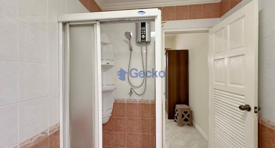 For sale 4 bedrooms house in East Pattaya, Pattaya