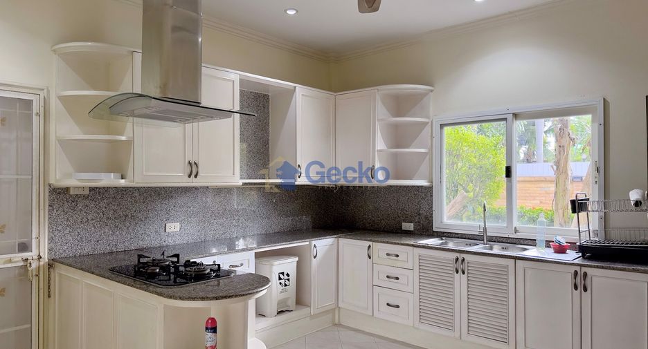 For sale 4 bedrooms house in East Pattaya, Pattaya