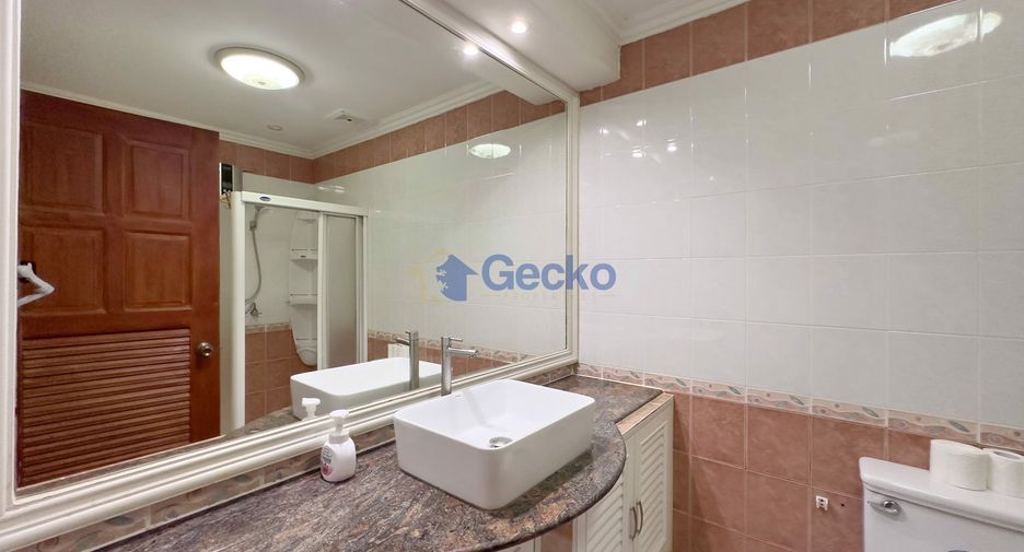 For sale 4 bedrooms house in East Pattaya, Pattaya