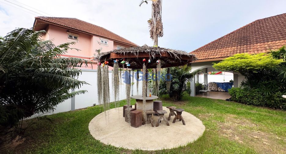 For sale 4 bedrooms house in East Pattaya, Pattaya