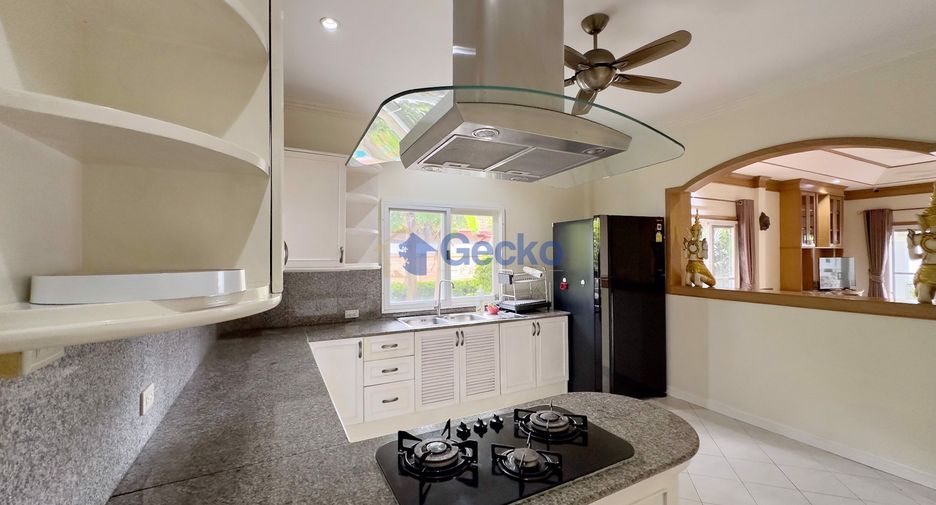 For sale 4 bedrooms house in East Pattaya, Pattaya