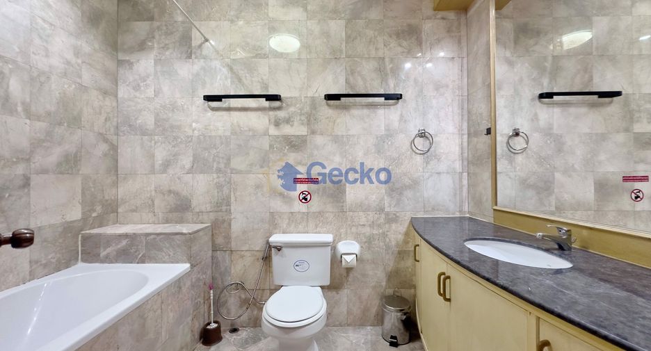 For sale 4 bedrooms house in East Pattaya, Pattaya