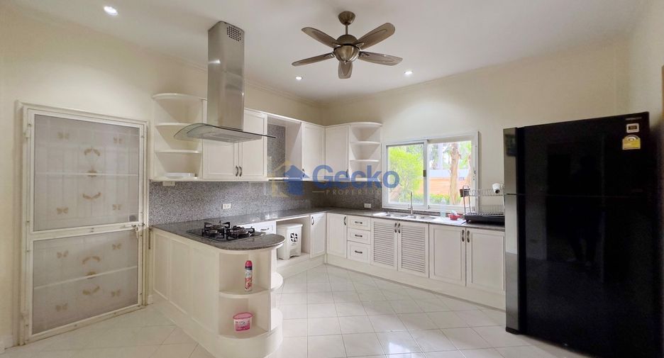 For sale 4 bedrooms house in East Pattaya, Pattaya