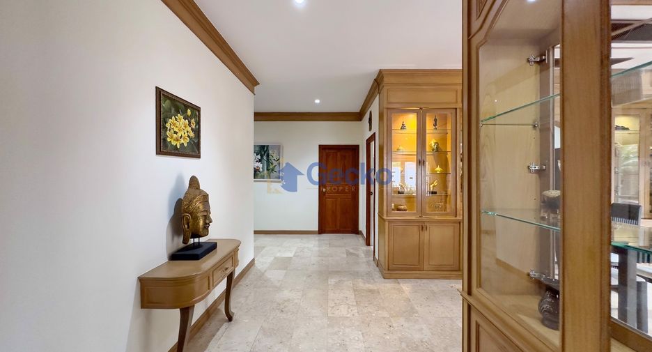 For sale 4 bedrooms house in East Pattaya, Pattaya