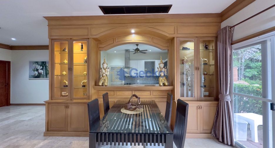 For sale 4 bedrooms house in East Pattaya, Pattaya