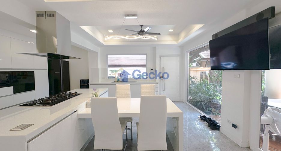 Haus zum Kauf mit 4 Zimmer in Bang Lamung, Chonburi