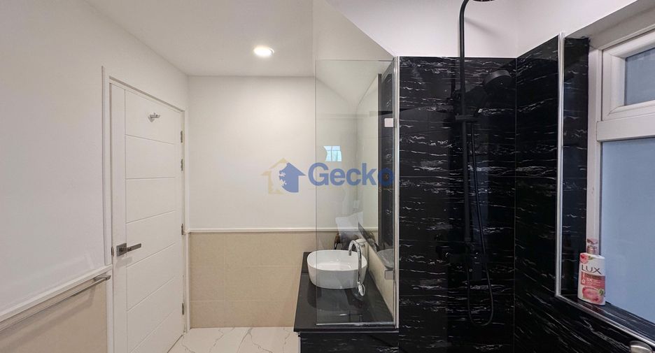 Haus zum Kauf mit 4 Zimmer in Bang Lamung, Chonburi