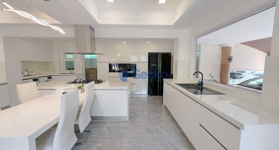 Haus zum Kauf mit 4 Zimmer in Bang Lamung, Chonburi