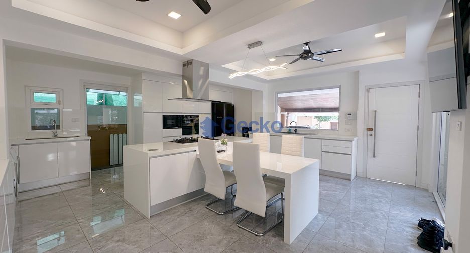 Haus zum Kauf mit 4 Zimmer in Bang Lamung, Chonburi