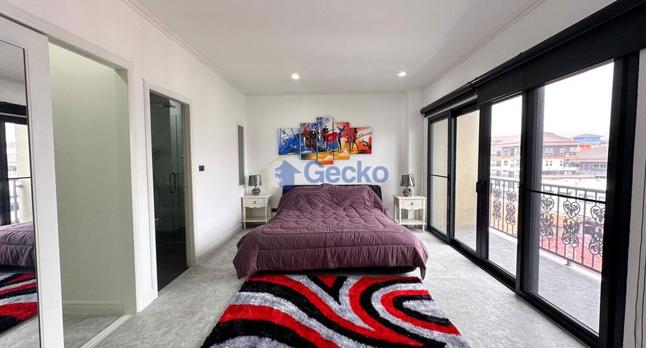 For sale 4 ベッドルーム condo in Pratumnak, Pattaya
