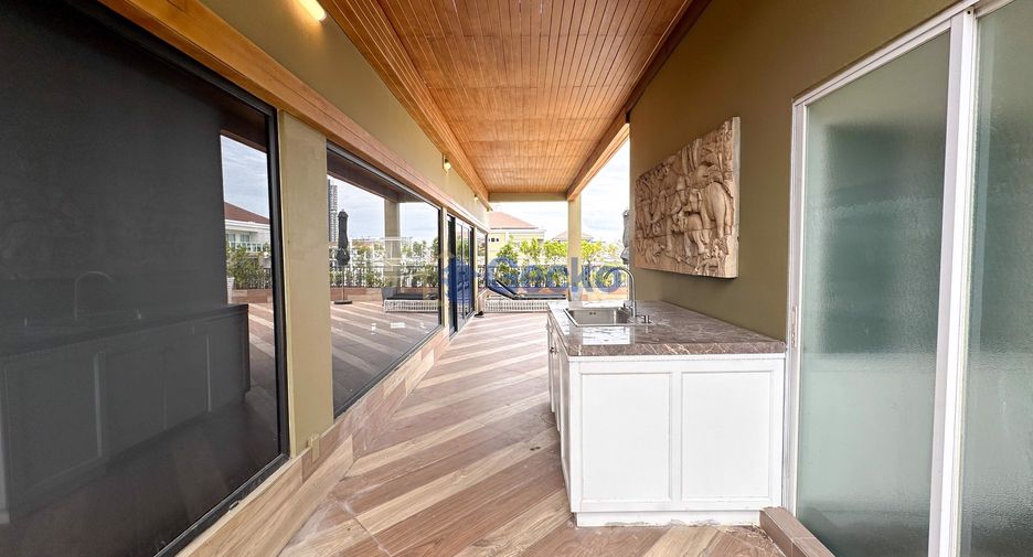For sale 4 ベッドルーム condo in Pratumnak, Pattaya