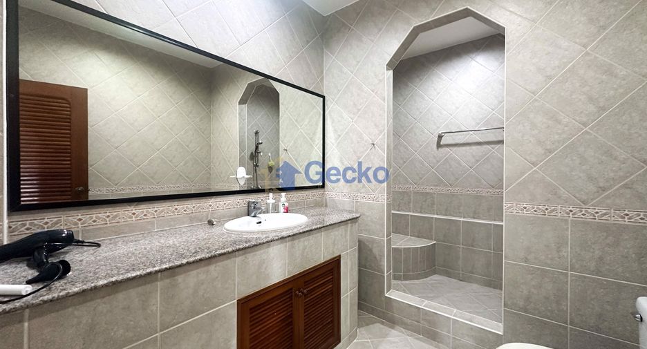 For sale 4 bedrooms house in Bang Lamung, Chonburi