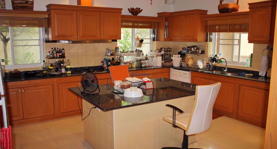 For sale 4 ベッドルーム house in East Pattaya, Pattaya