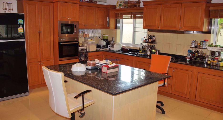 For sale 4 ベッドルーム house in East Pattaya, Pattaya