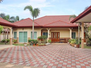 Haus zum Kauf mit 4 Zimmer in Bang Lamung, Chonburi