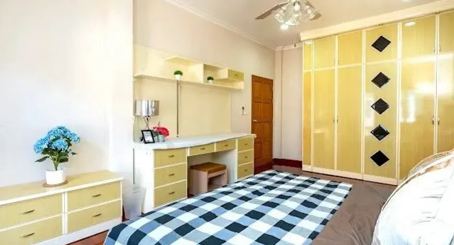 Casa en alquiler de 3 habitaciones en Bang Na, Bangkok