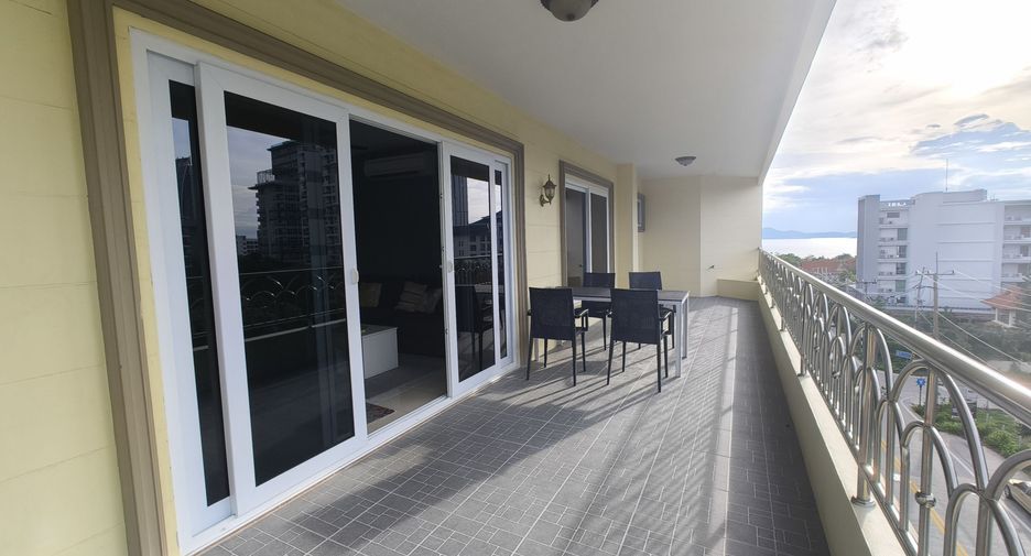 For sale 3 bedrooms condo in Pratumnak, Pattaya