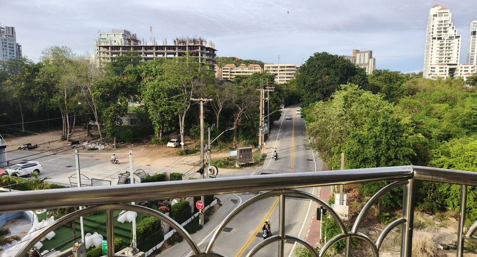 For sale 3 bedrooms condo in Pratumnak, Pattaya