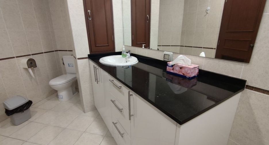 For sale 3 bedrooms condo in Pratumnak, Pattaya