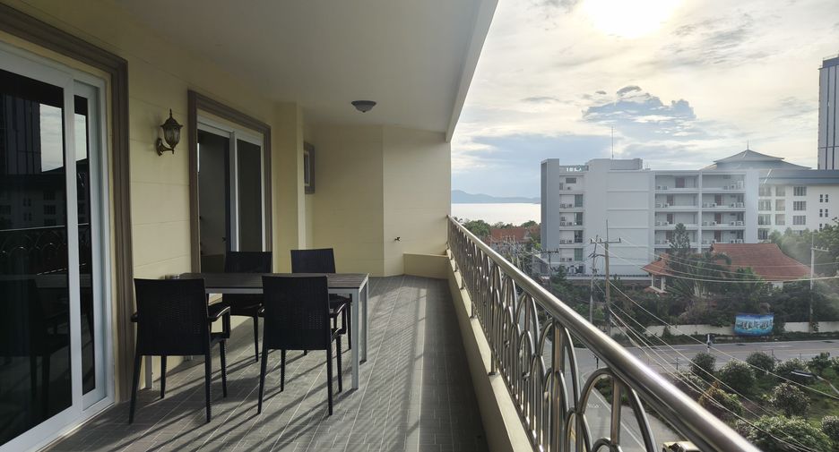 For sale 3 bedrooms condo in Pratumnak, Pattaya
