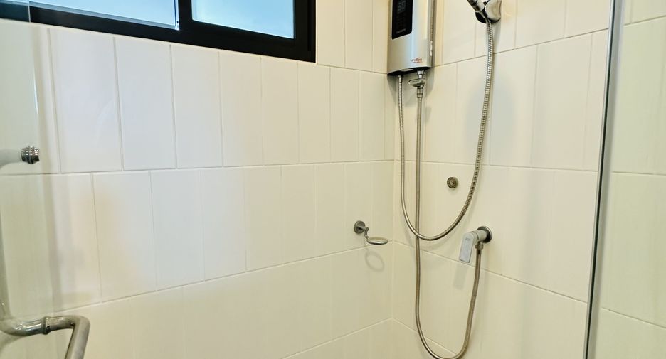For sale 1 bed condo in Khlong Toei, Bangkok