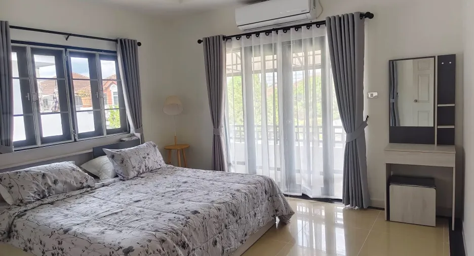 For rent 3 bedrooms house in San Kamphaeng, Chiang Mai
