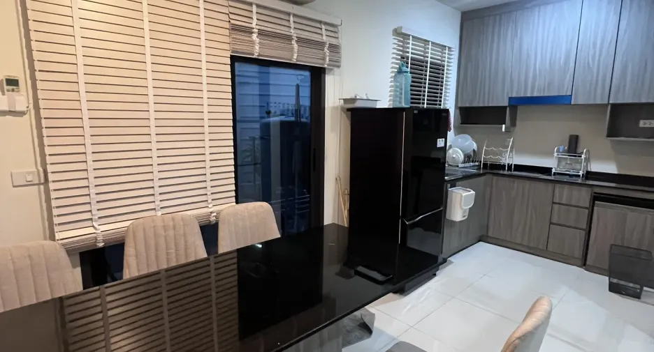 For rent 3 bedrooms townhouse in Prawet, Bangkok