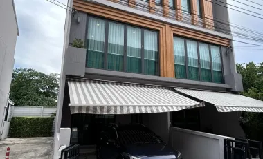 Casa adosada en alquiler de 3 habitaciones en Prawet, Bangkok