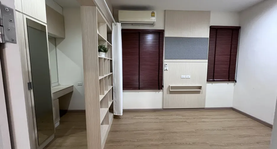 For rent 3 bedrooms townhouse in Prawet, Bangkok