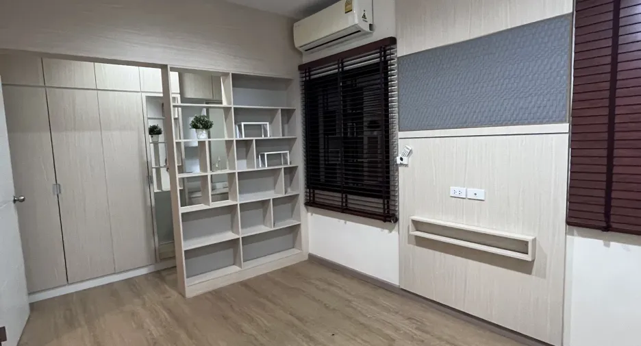 For rent 3 bedrooms townhouse in Prawet, Bangkok
