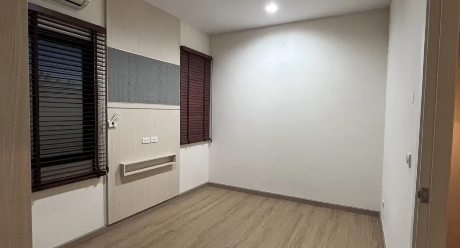 For rent 3 bedrooms townhouse in Prawet, Bangkok