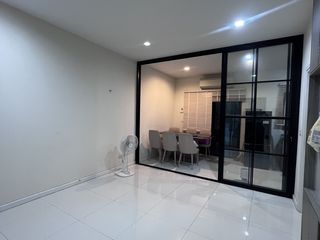 For rent 3 bedrooms townhouse in Prawet, Bangkok