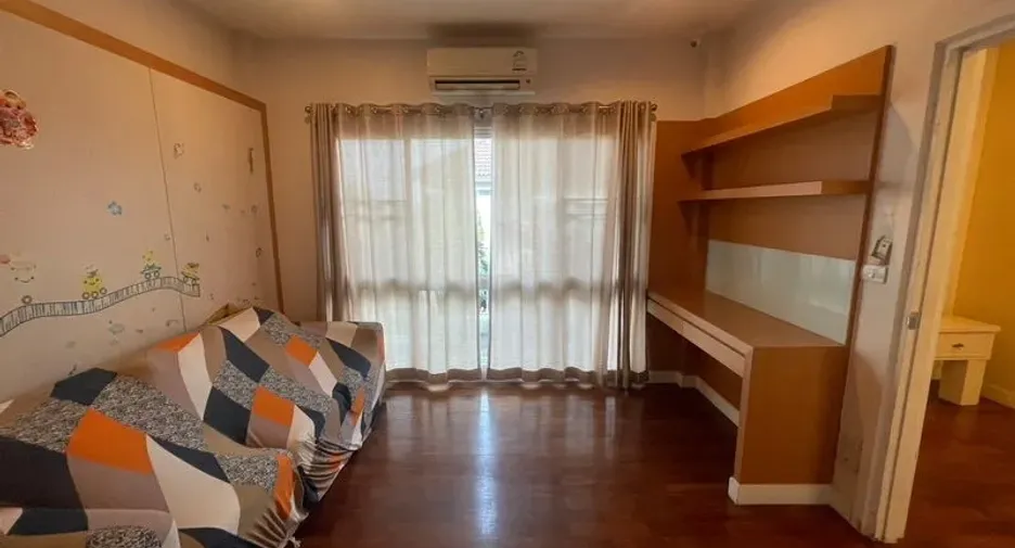 À louer et à vendre 5 chambres maison à Khan Na Yao, Bangkok