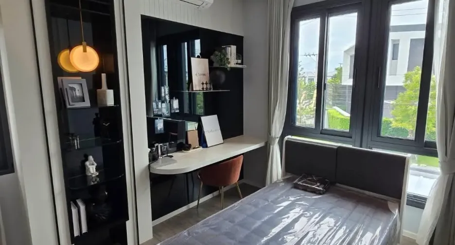 Casa en alquiler de 3 habitaciones en Bang Phli, Samut Prakan