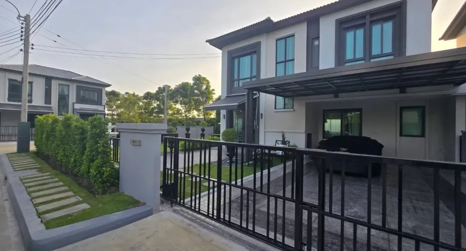Casa en alquiler de 3 habitaciones en Bang Phli, Samut Prakan