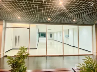 Büro zur Miete in Khlong Toei, Bangkok