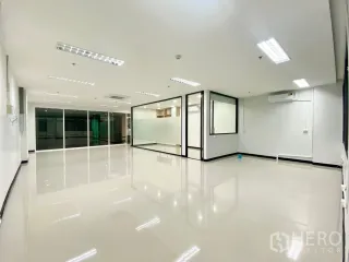 Büro zur Miete in Khlong Toei, Bangkok