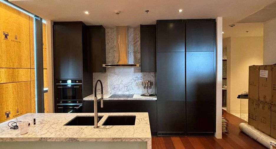 For sale 3 bedrooms condo in Watthana, Bangkok