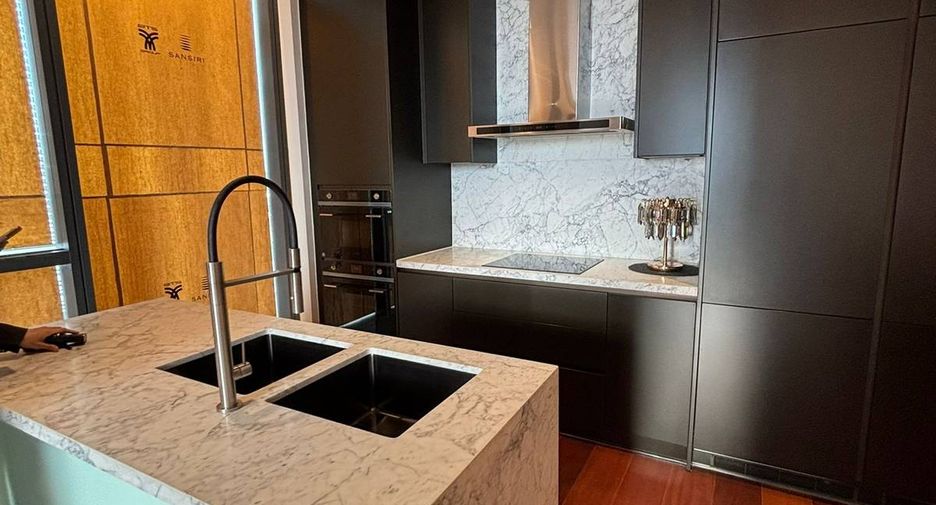 For sale 3 bedrooms condo in Watthana, Bangkok