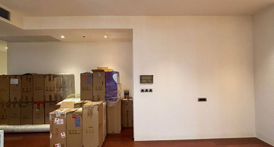 For sale 3 bedrooms condo in Watthana, Bangkok