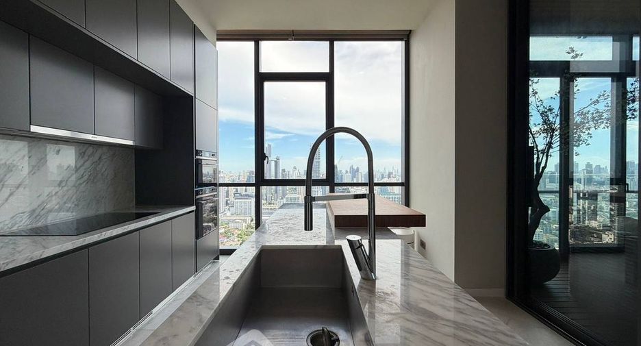 For sale 3 bedrooms condo in Watthana, Bangkok