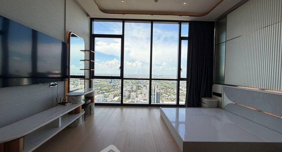 For sale 3 bedrooms condo in Watthana, Bangkok