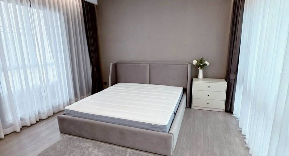 For rent 3 bedrooms townhouse in Lat Phrao, Bangkok