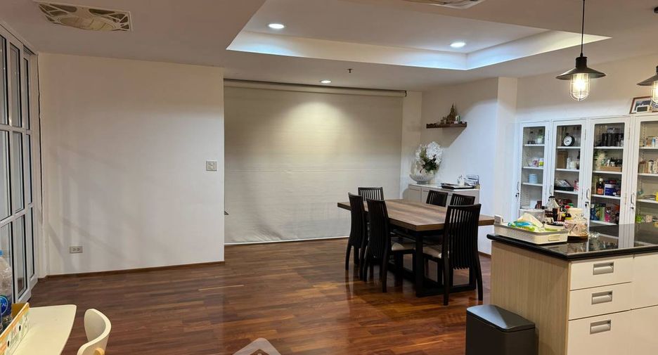 For sale 3 bedrooms condo in Pathum Wan, Bangkok