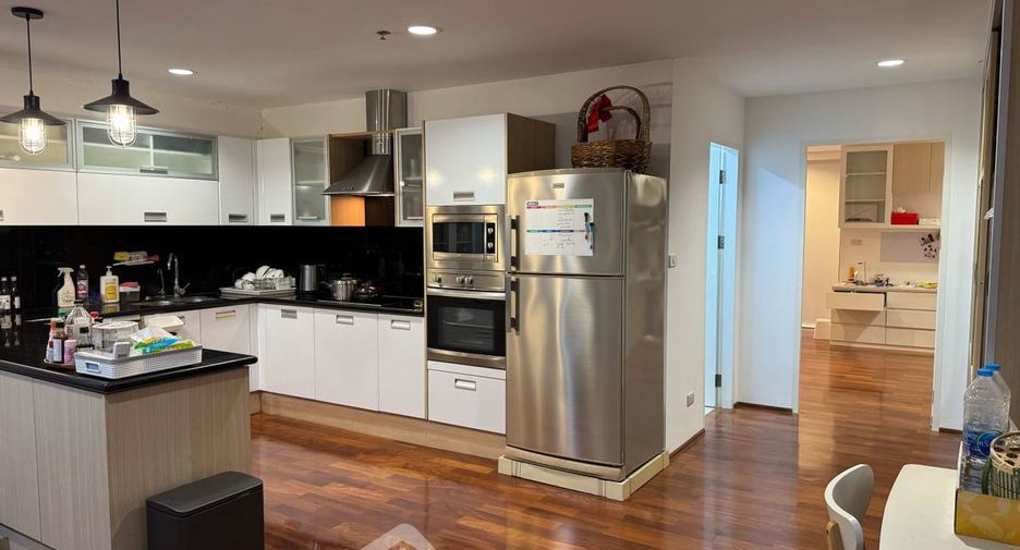 For sale 3 bedrooms condo in Pathum Wan, Bangkok