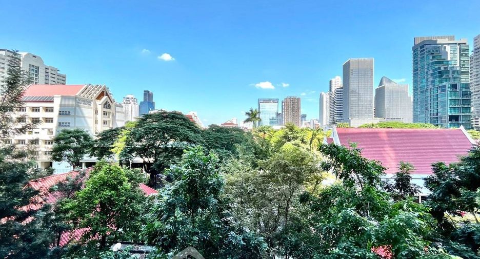 For sale 1 bed condo in Khlong Toei, Bangkok